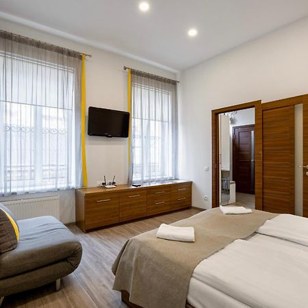 Апартаменти На Площі Ринок 12 Lviv Ngoại thất bức ảnh