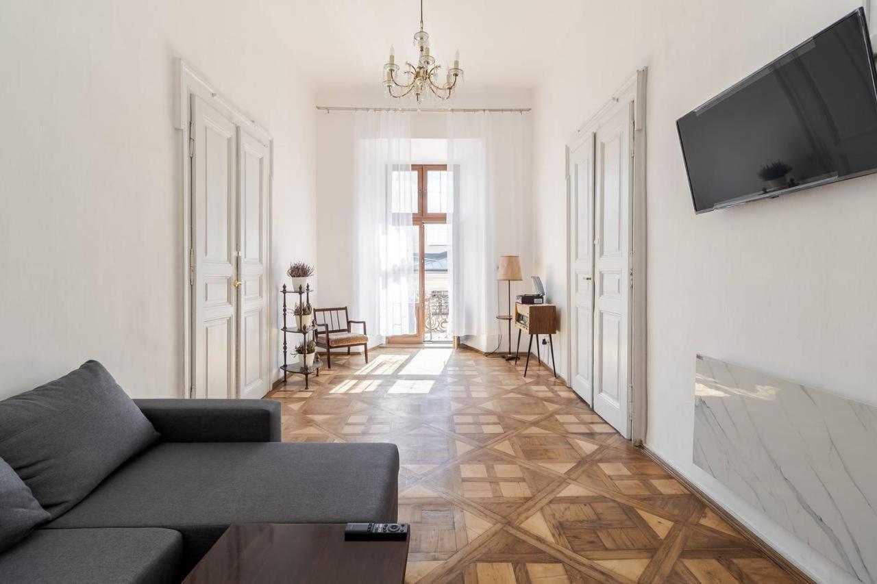 Апартаменти На Площі Ринок 12 Lviv Ngoại thất bức ảnh