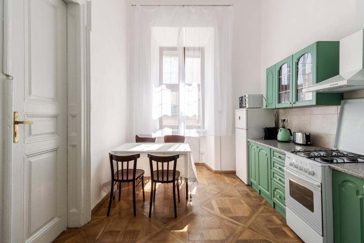 Апартаменти На Площі Ринок 12 Lviv Ngoại thất bức ảnh