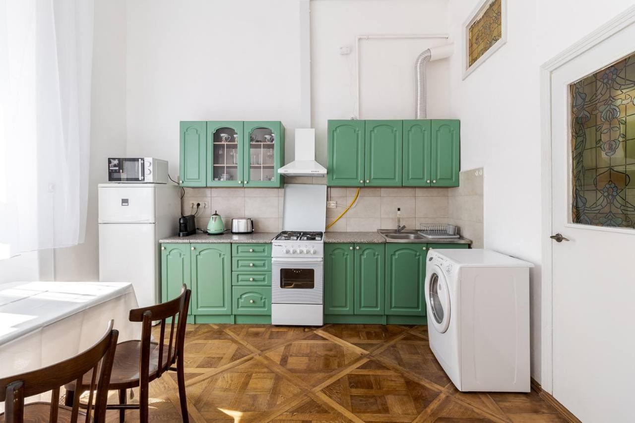 Апартаменти На Площі Ринок 12 Lviv Ngoại thất bức ảnh